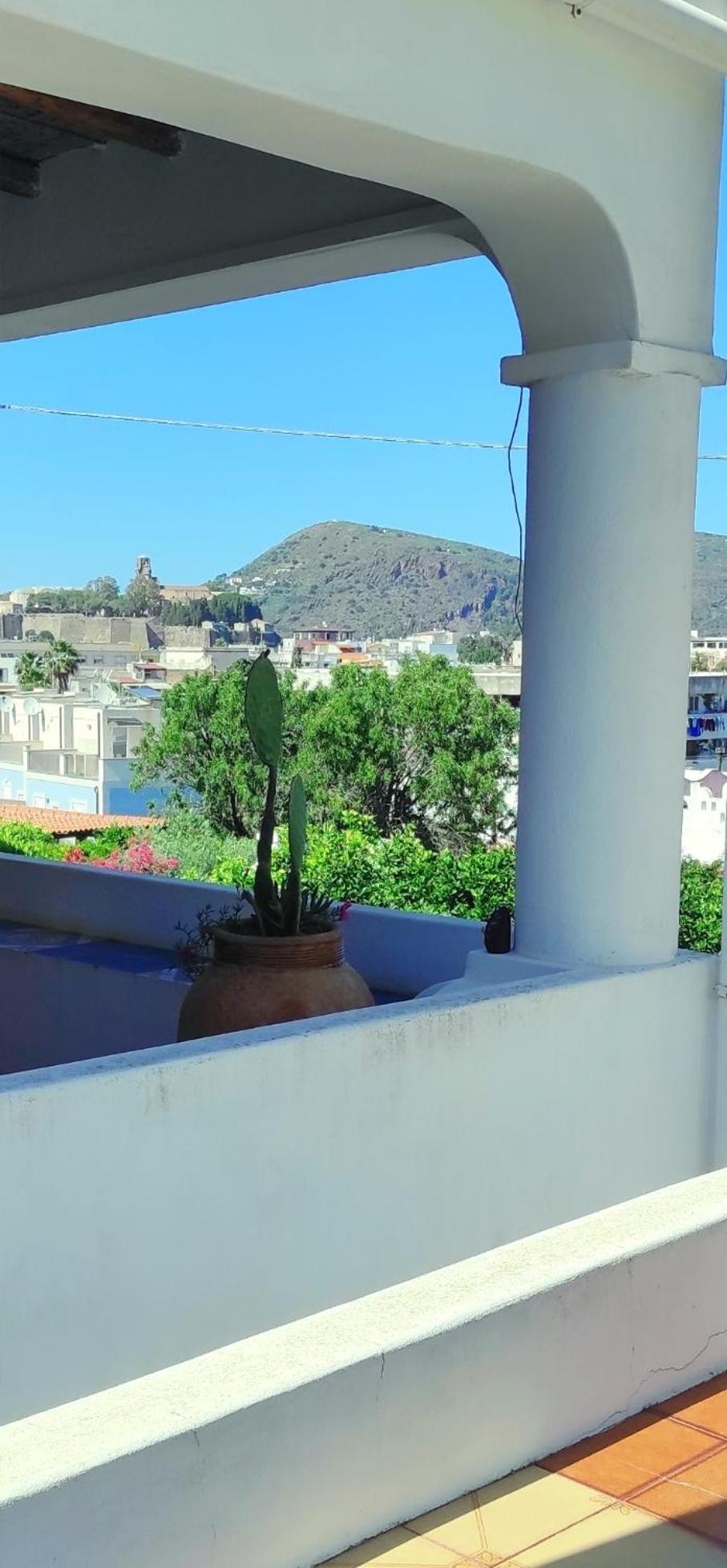 Holiday Home Mennulita Lipari  Rum bild
